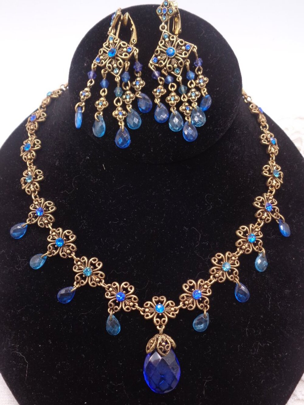 AVON Blue Briolette Rhinestone NECKLACE & Clip EARRINGS SET Gold Tone